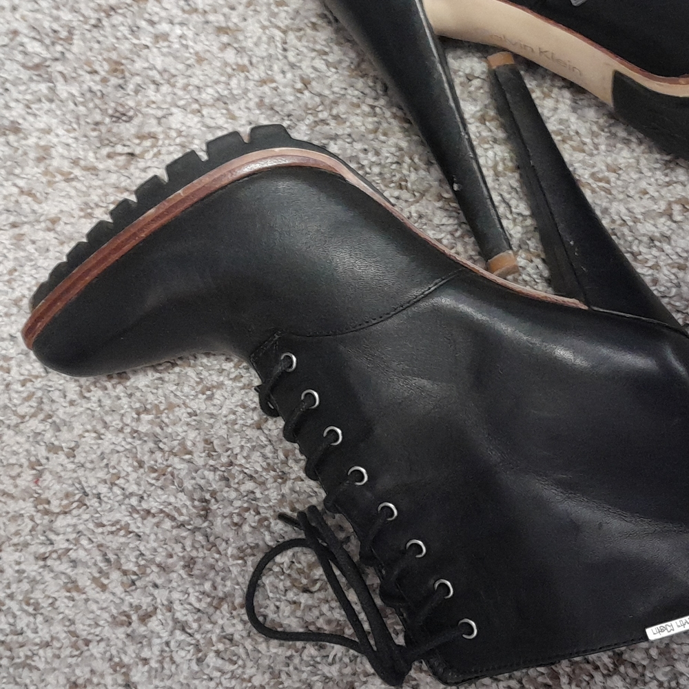 Calvin Klein heeled boot size 7M - Picture 5 of 9